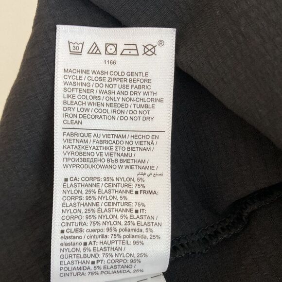 Athleta Trekkie North Midrise Black Short Size 8 - Picture 9 of 14